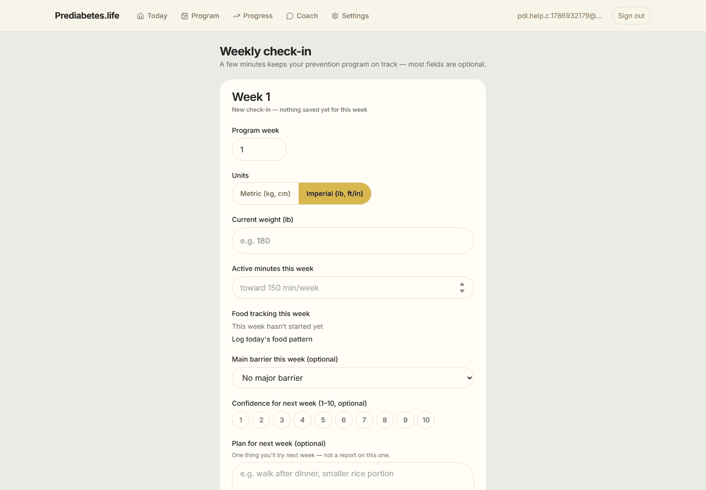 Weekly check-in form with fields for current weight, active minutes, food tracking, main barrier, confidence for next week, and a plan for next week.